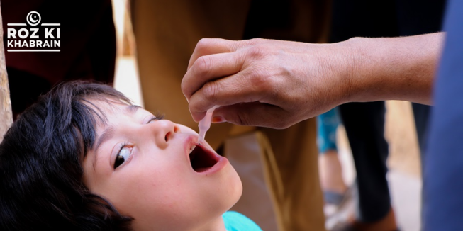 Polio control, Afghanistan, Pakistan, vaccination challenges, polio eradication.